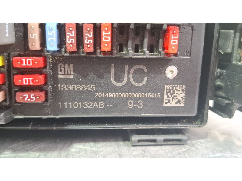 Recambio de caja reles / fusibles para opel astra referencia OEM IAM 13368645  