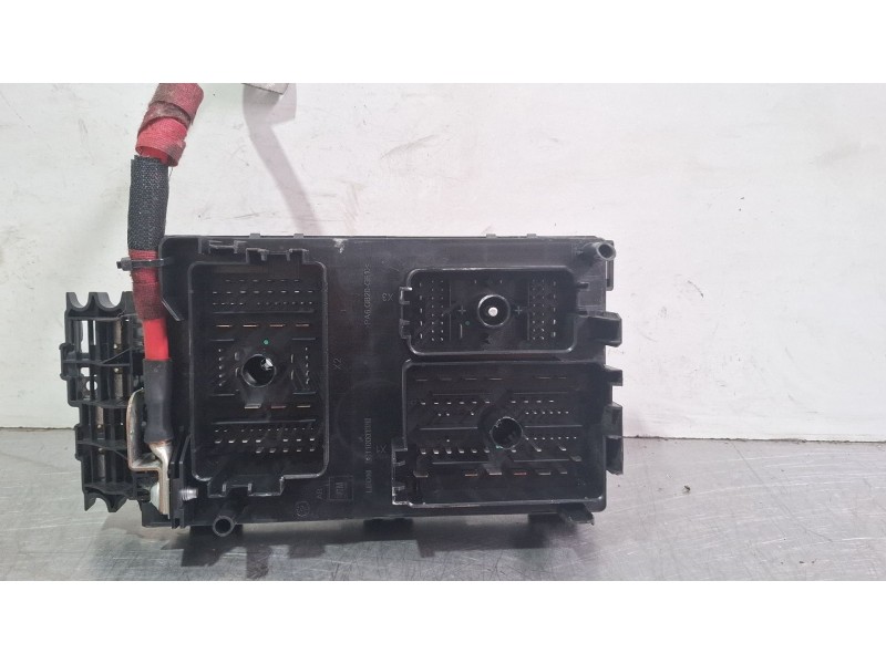 Recambio de caja reles / fusibles para opel astra referencia OEM IAM 13368645  