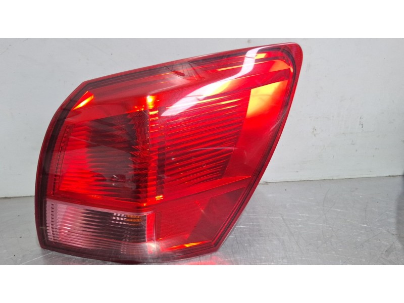 Recambio de piloto carrocería trasero derecho para nissan qashqai referencia OEM IAM E205090  