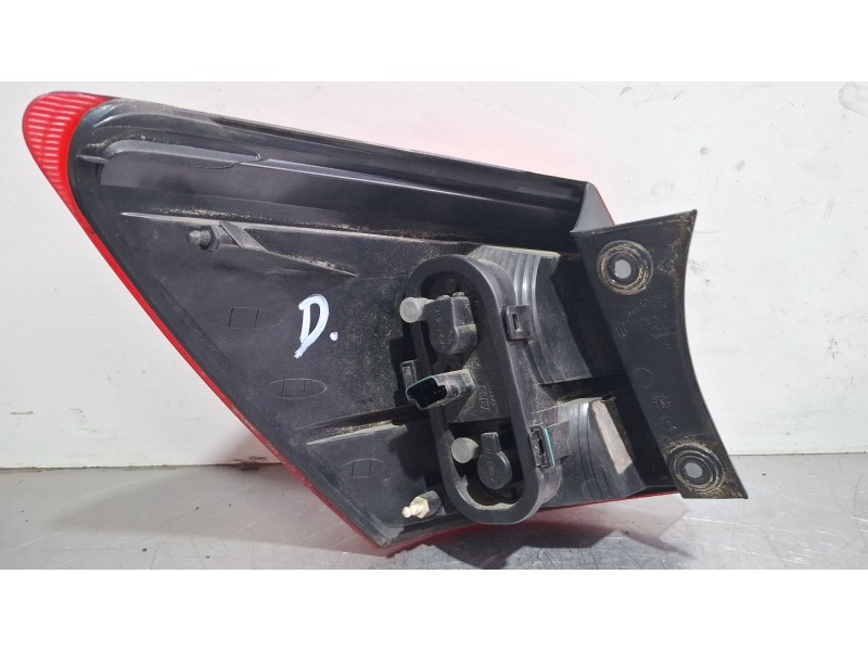 Recambio de piloto carrocería trasero derecho para nissan qashqai referencia OEM IAM E205090  