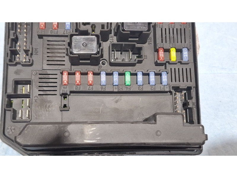 Recambio de caja reles / fusibles para nissan qashqai referencia OEM IAM 284B7JD000  