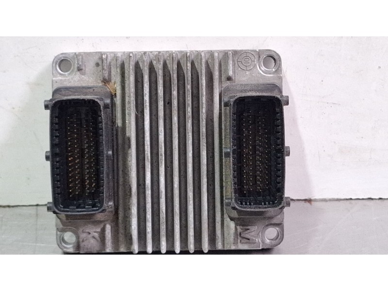 Recambio de centralita motor para opel corsa referencia OEM IAM 8972272258 / 09389429  