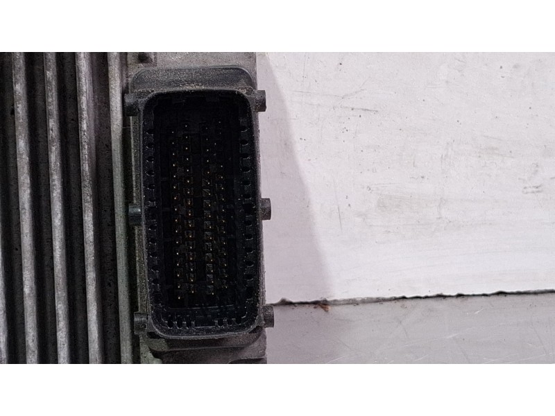 Recambio de centralita motor para opel corsa referencia OEM IAM 8972272258 / 09389429  