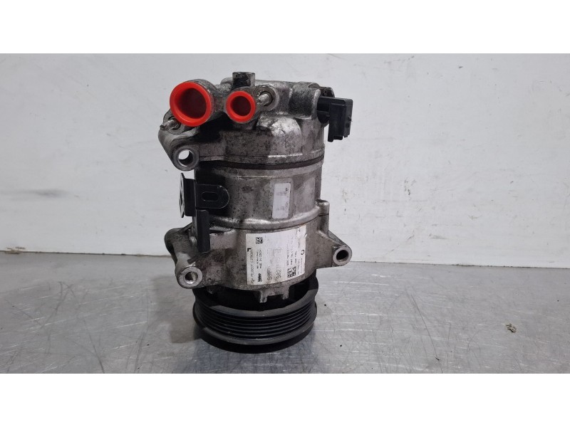 Recambio de compresor aire acondicionado para peugeot 308 referencia OEM IAM 982755218001  