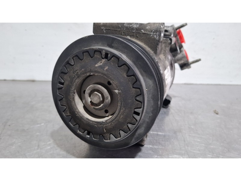 Recambio de compresor aire acondicionado para peugeot 308 referencia OEM IAM 982755218001  