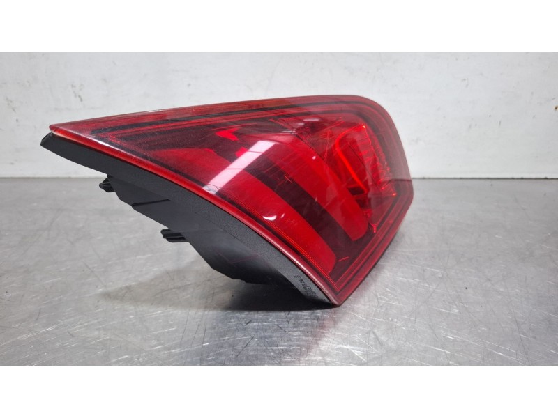 Recambio de piloto porton trasero derecho para peugeot 308 referencia OEM IAM 9677818380 / 81260101  
