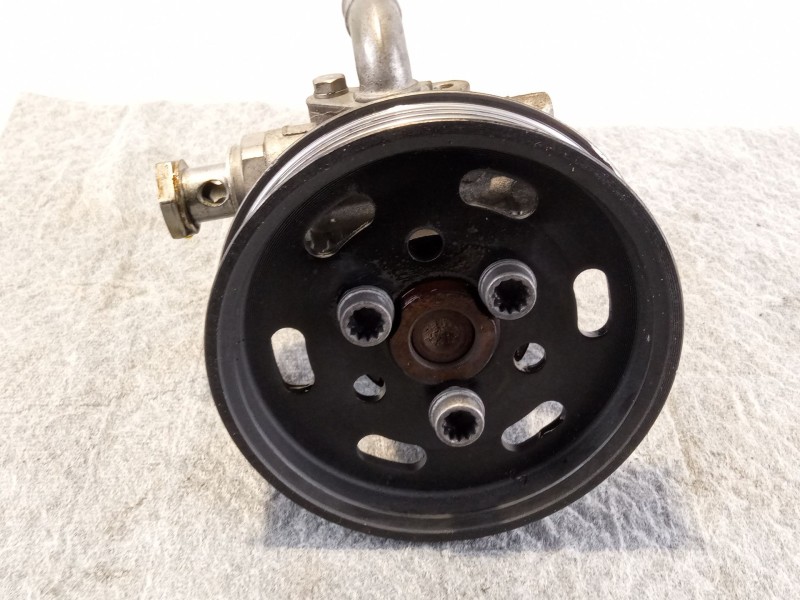 Recambio de bomba direccion asistida para volkswagen caddy referencia OEM IAM 2K0422154  