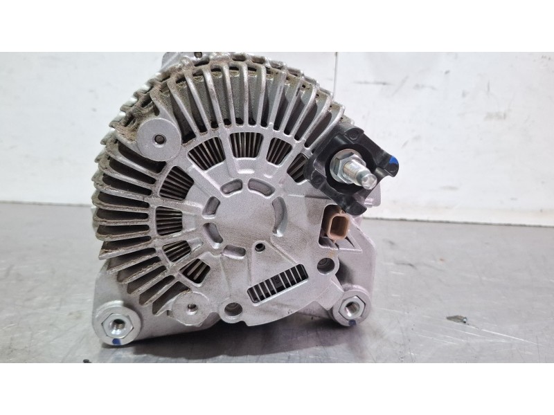 Recambio de alternador para renault laguna referencia OEM IAM 8200960536A  