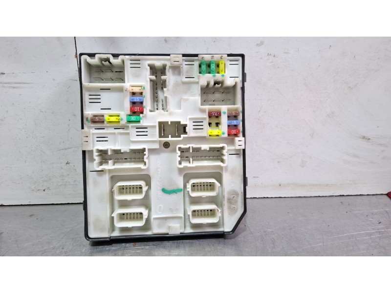Recambio de caja reles / fusibles para renault laguna referencia OEM IAM 284B65636R  