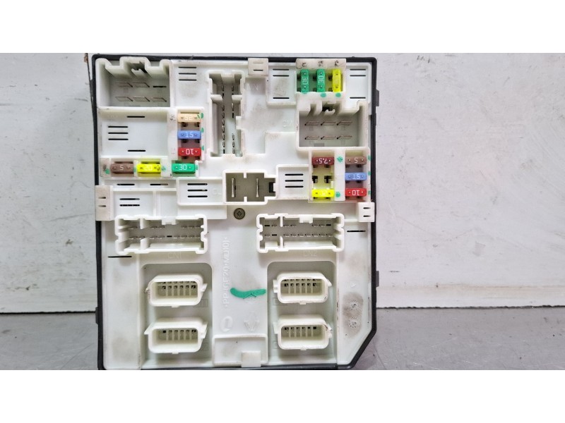 Recambio de caja reles / fusibles para renault laguna referencia OEM IAM 284B65636R  