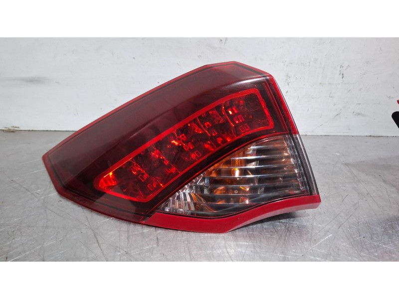 Recambio de piloto carrocería trasero izquierdo para renault laguna referencia OEM IAM 265554712R  