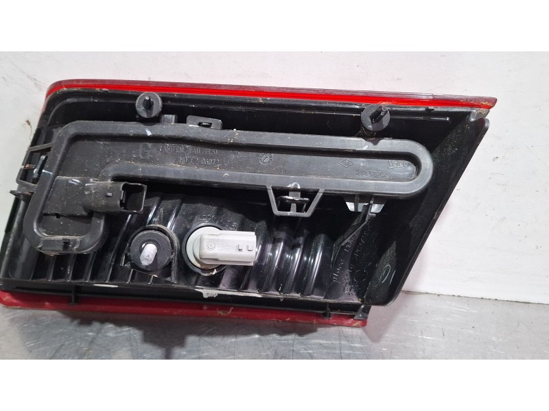Recambio de piloto porton trasero izquierdo para renault laguna referencia OEM IAM 265558516R  