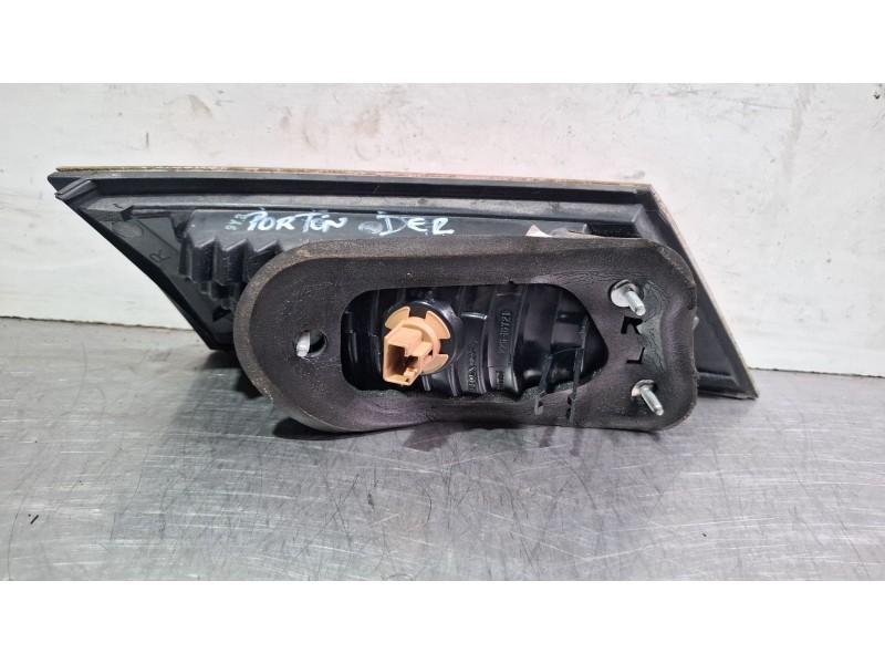 Recambio de piloto porton trasero derecho para honda civic referencia OEM IAM 22616874  