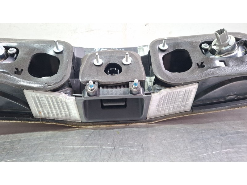 Recambio de piloto trasero central para honda civic referencia OEM IAM E411046  