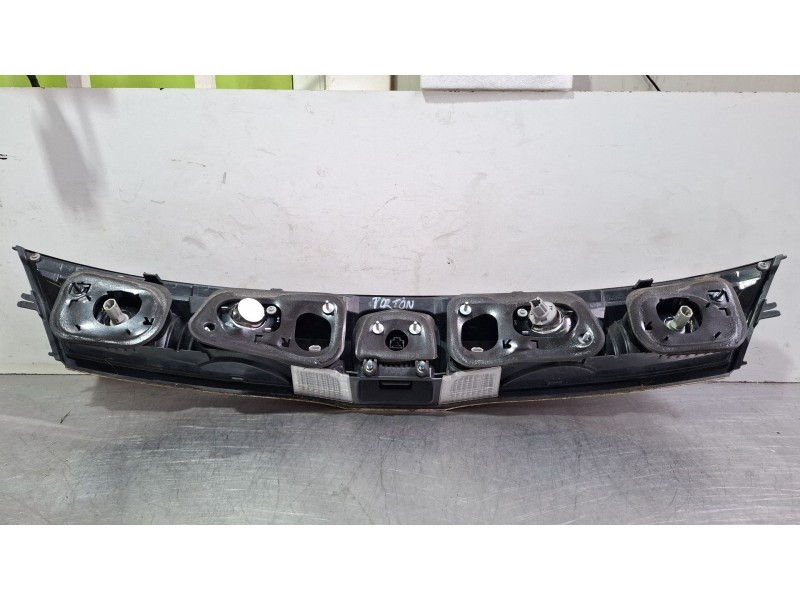 Recambio de piloto trasero central para honda civic referencia OEM IAM E411046  