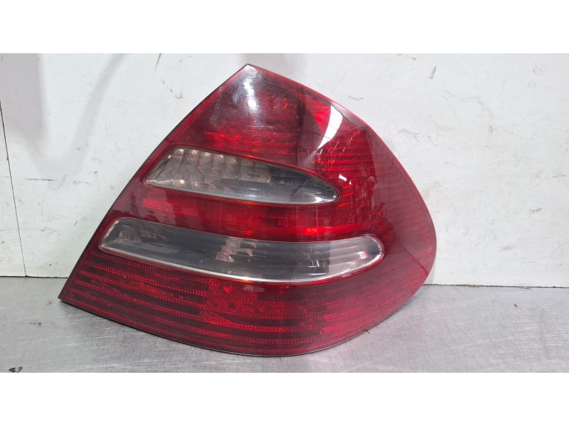 Recambio de piloto trasero derecho para mercedes-benz c220 referencia OEM IAM A2118200464  