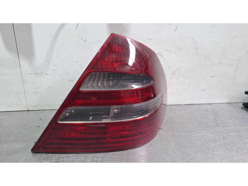 Recambio de piloto trasero derecho para mercedes-benz c220 referencia OEM IAM A2118200464  