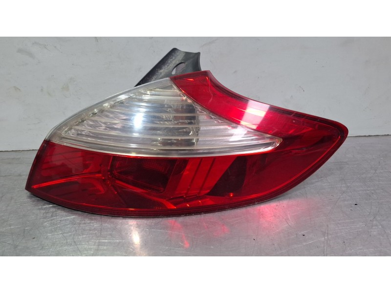 Recambio de piloto trasero derecho paragolpes para renault megane referencia OEM IAM 89319609  