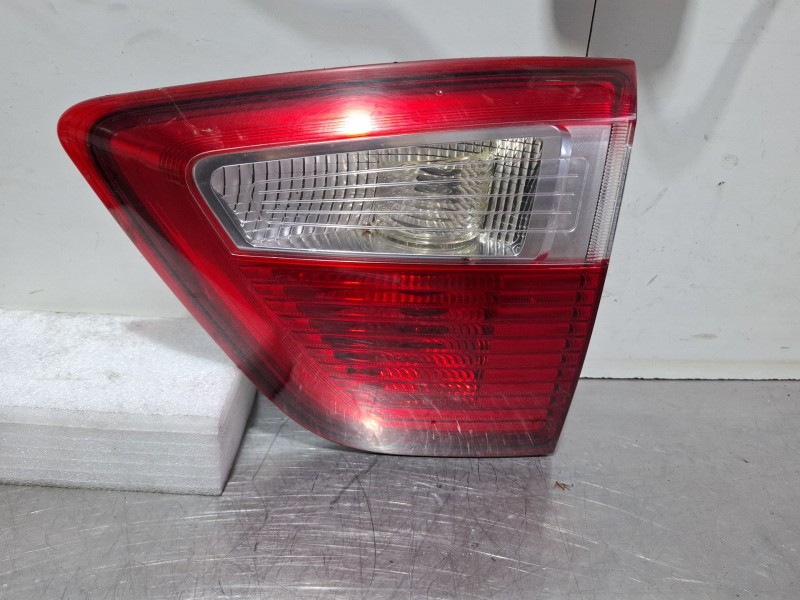 Recambio de piloto porton trasero derecho para ford cmax referencia OEM IAM 89502668  