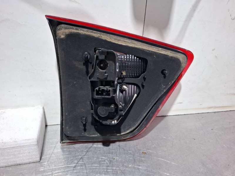 Recambio de piloto porton trasero derecho para ford cmax referencia OEM IAM 89502668  