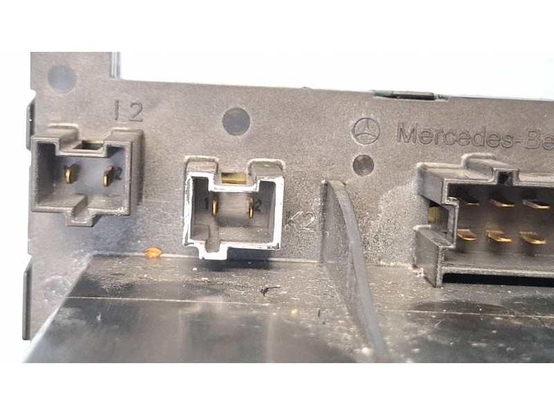 Recambio de caja reles / fusibles para mercedes-benz s320 w220 referencia OEM IAM 05045130 0025452201 A0205451932  