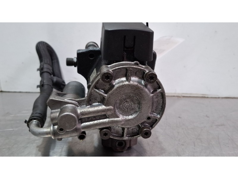 Recambio de bomba inyeccion para volkswagen golf blue motion referencia OEM IAM 03L130755E  