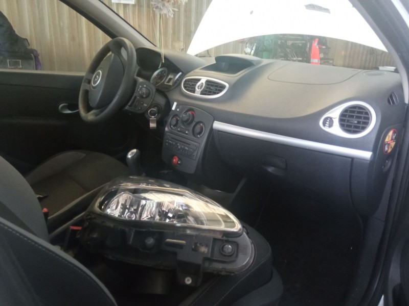 renault clio del año 2010