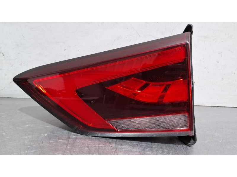 Recambio de piloto porton trasero derecho para mg zs suv (azs1) 1.5 vti referencia OEM IAM A31005R0100  