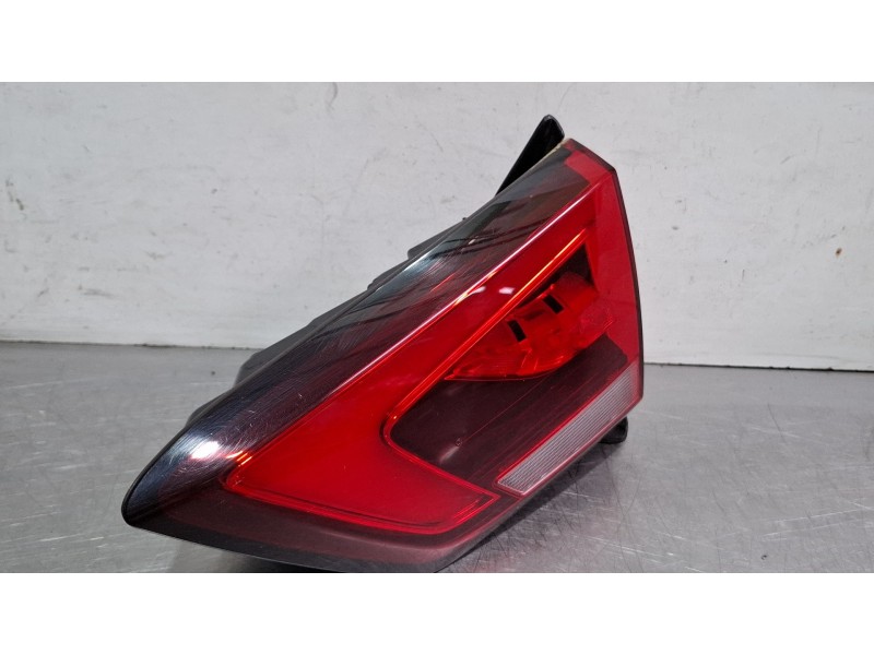 Recambio de piloto porton trasero derecho para mg zs suv (azs1) 1.5 vti referencia OEM IAM A31005R0100  
