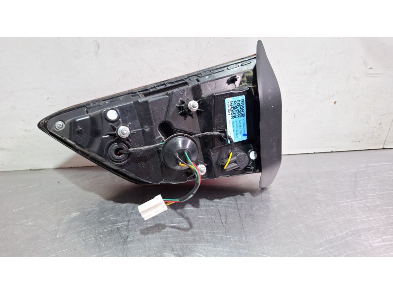 Recambio de piloto porton trasero izquierdo para mg zs suv (azs1) 1.5 vti referencia OEM IAM A31005L0100  