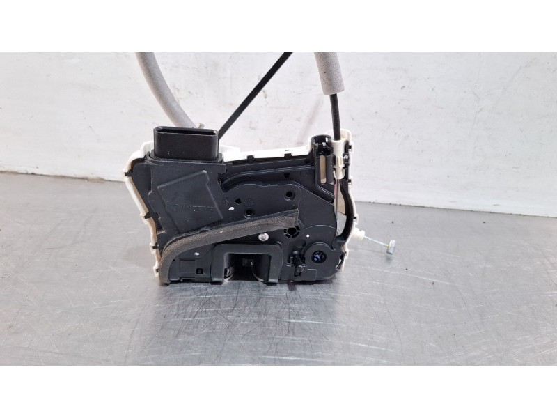 Recambio de cerradura puerta trasera izquierda para mg zs suv (azs1) 1.5 vti referencia OEM IAM 10845782  