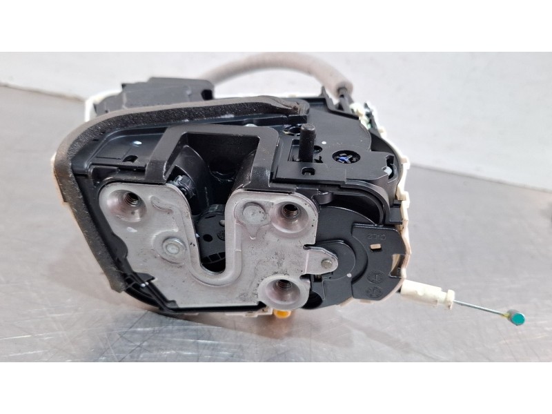 Recambio de cerradura puerta trasera izquierda para mg zs suv (azs1) 1.5 vti referencia OEM IAM 10845782  