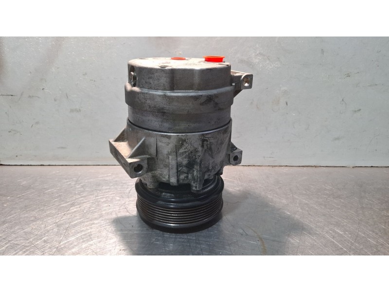 Recambio de compresor aire acondicionado para renault master 2.5 dci, 120cv referencia OEM IAM 8200979500  