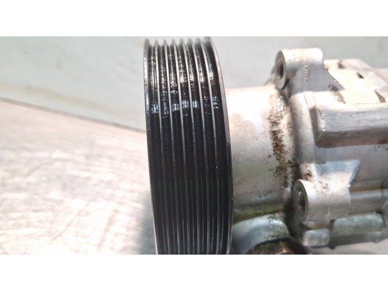 Recambio de bomba direccion mecánica para renault master 2.5 dci, 120cv referencia OEM IAM 8200193992/A  