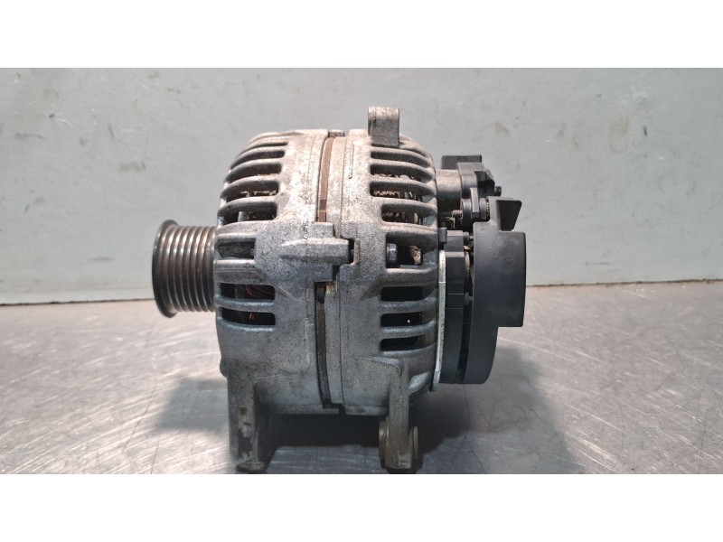 Recambio de alternador para renault master 2.5 dci, 120cv referencia OEM IAM 0124525133 / 8200692868C  