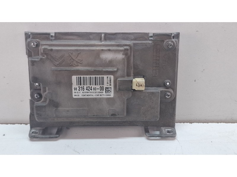 Recambio de pantalla multifuncion para peugeot 2008 referencia OEM IAM 9831642480  