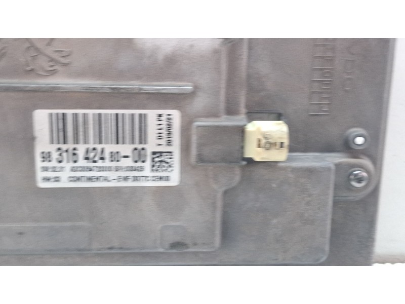 Recambio de pantalla multifuncion para peugeot 2008 referencia OEM IAM 9831642480  
