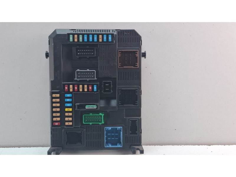 Recambio de centralita bsi para peugeot 2008 referencia OEM IAM 9819850080  