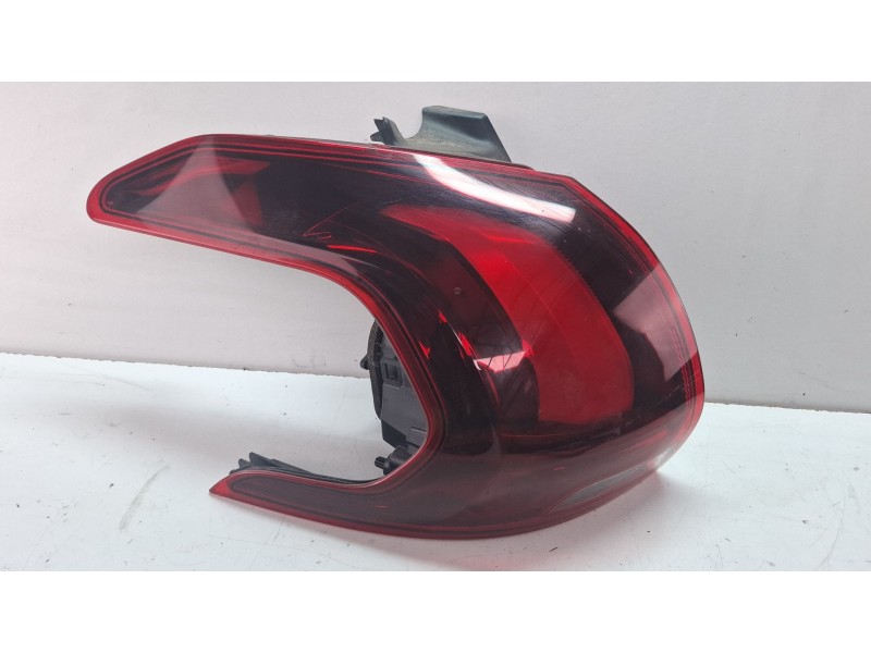 Recambio de piloto trasero izquierdo para peugeot 2008 referencia OEM IAM 002008420  