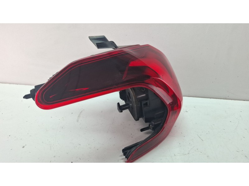 Recambio de piloto trasero izquierdo para peugeot 2008 referencia OEM IAM 002008420  