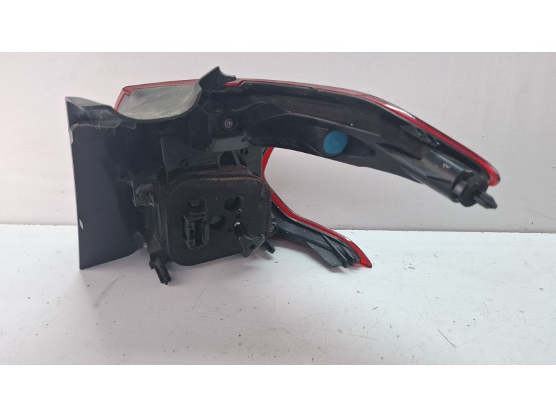 Recambio de piloto trasero izquierdo para peugeot 2008 referencia OEM IAM 002008420  
