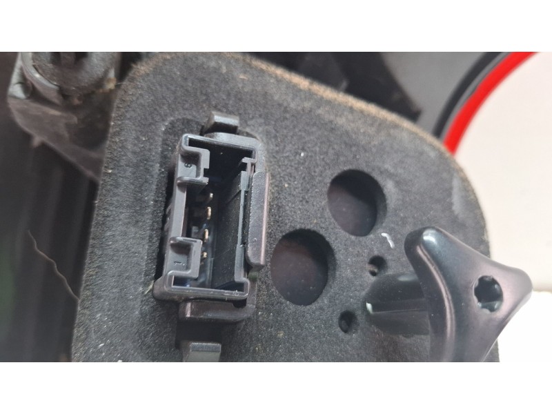 Recambio de piloto trasero izquierdo para peugeot 2008 referencia OEM IAM 002008420  