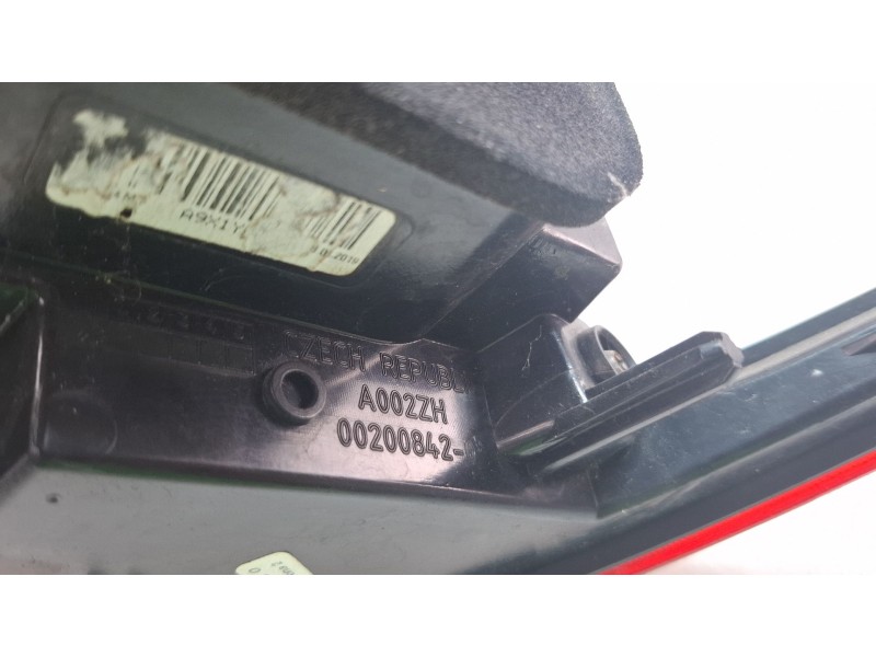 Recambio de piloto trasero izquierdo para peugeot 2008 referencia OEM IAM 002008420  