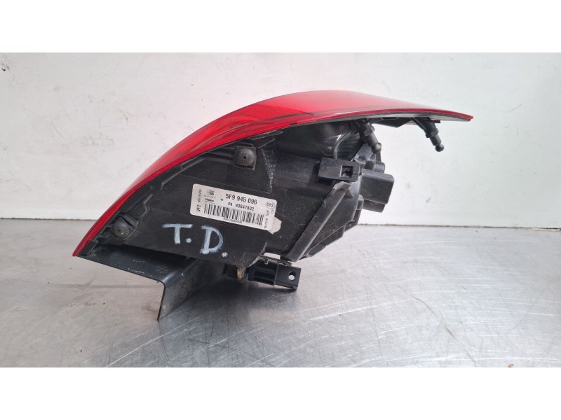 Recambio de piloto carrocería trasero derecho para seat leon sportstourer referencia OEM IAM 5F9945096  