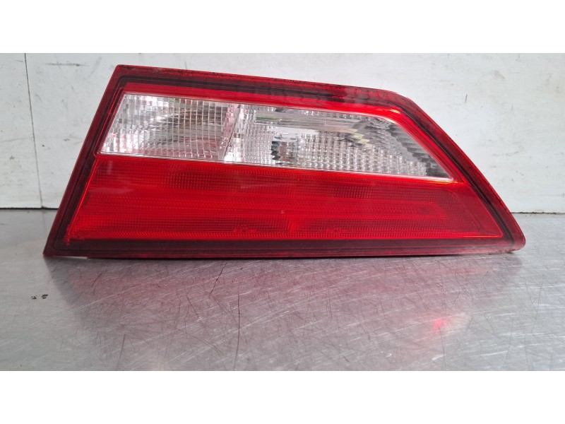 Recambio de piloto porton trasero derecho para seat leon sportstourer referencia OEM IAM 5F9945094D  