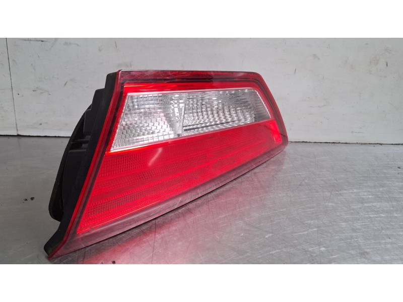 Recambio de piloto porton trasero derecho para seat leon sportstourer referencia OEM IAM 5F9945094D  
