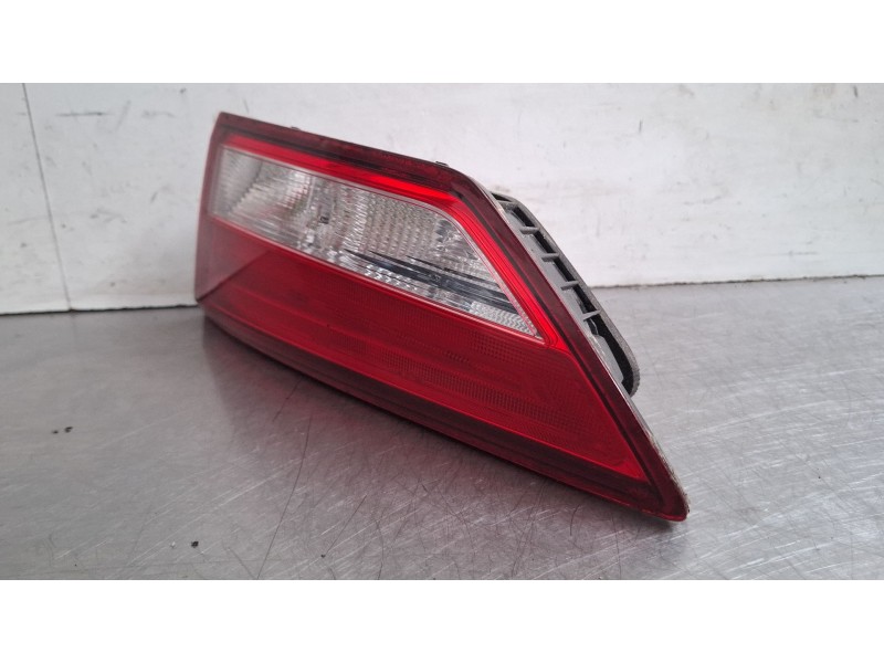 Recambio de piloto porton trasero derecho para seat leon sportstourer referencia OEM IAM 5F9945094D  