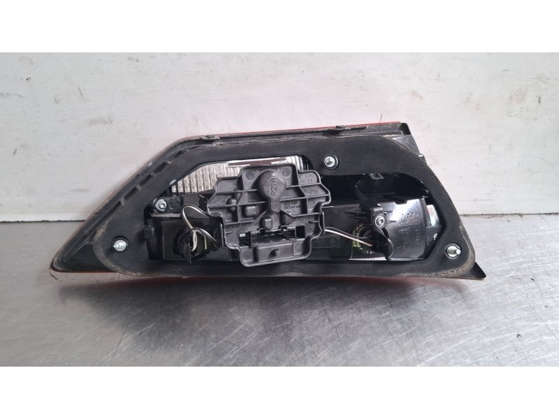 Recambio de piloto porton trasero derecho para seat leon sportstourer referencia OEM IAM 5F9945094D  