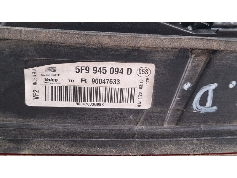 Recambio de piloto porton trasero derecho para seat leon sportstourer referencia OEM IAM 5F9945094D  
