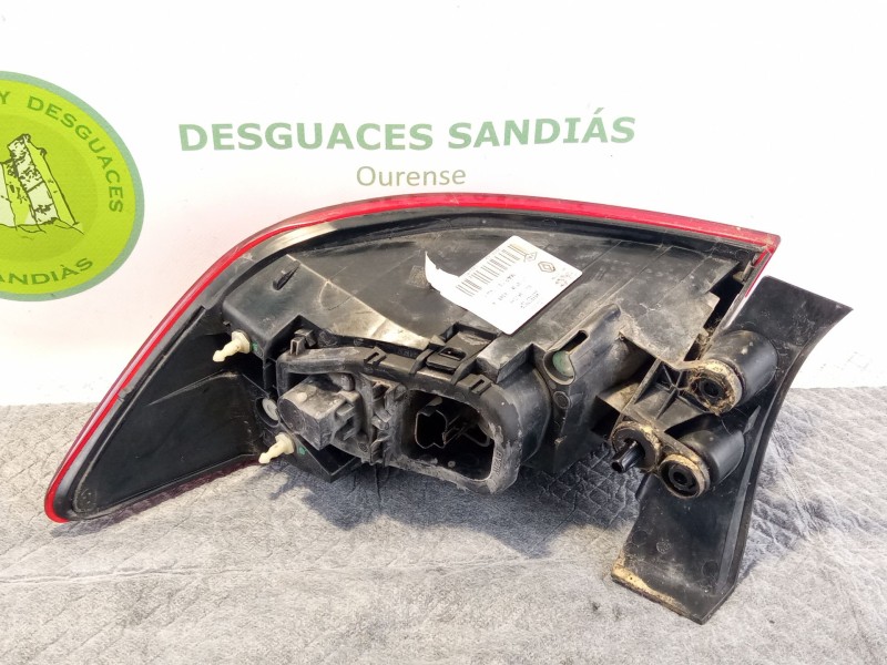 Recambio de piloto trasero izquierdo para renault clio referencia OEM IAM 265553752R  